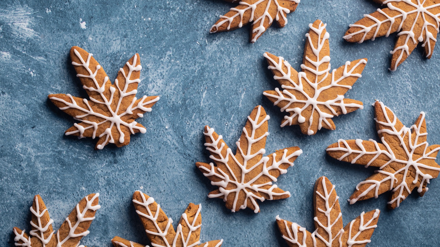 Biscuits en forme de feuille de cannabis