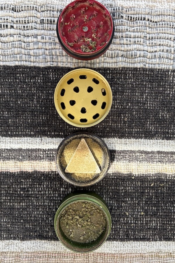 4-piece cannabis grinder with triangle kief scraper