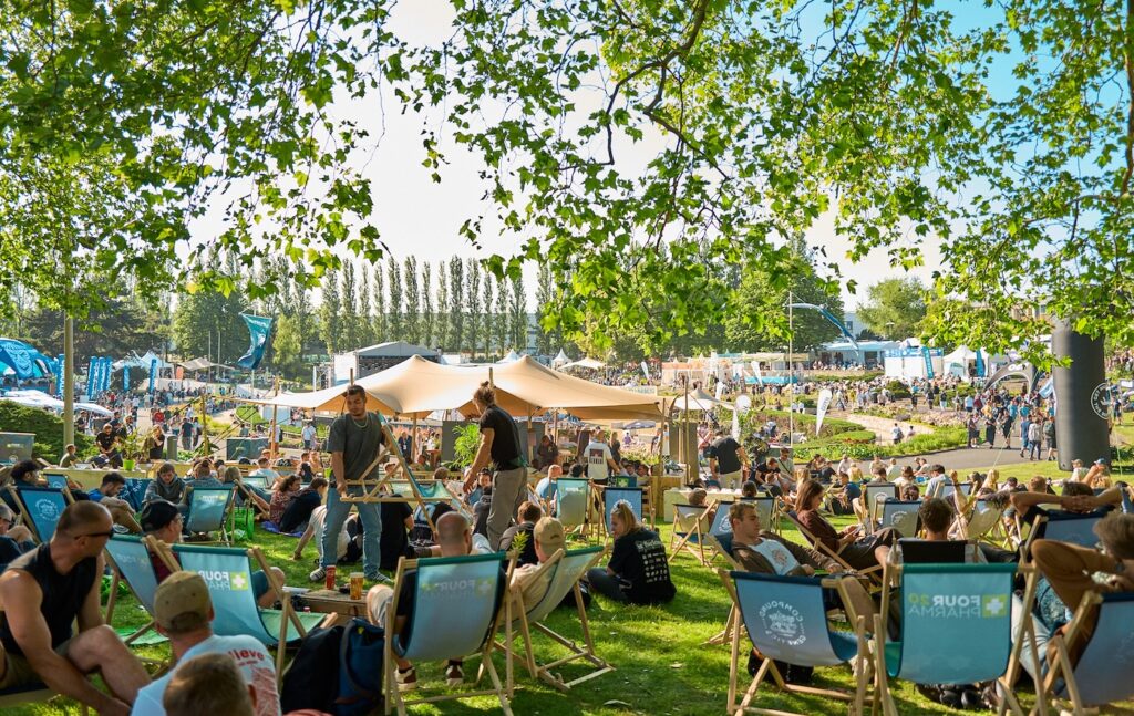 Eetgedeelte buiten bij mary jane berlin 2025