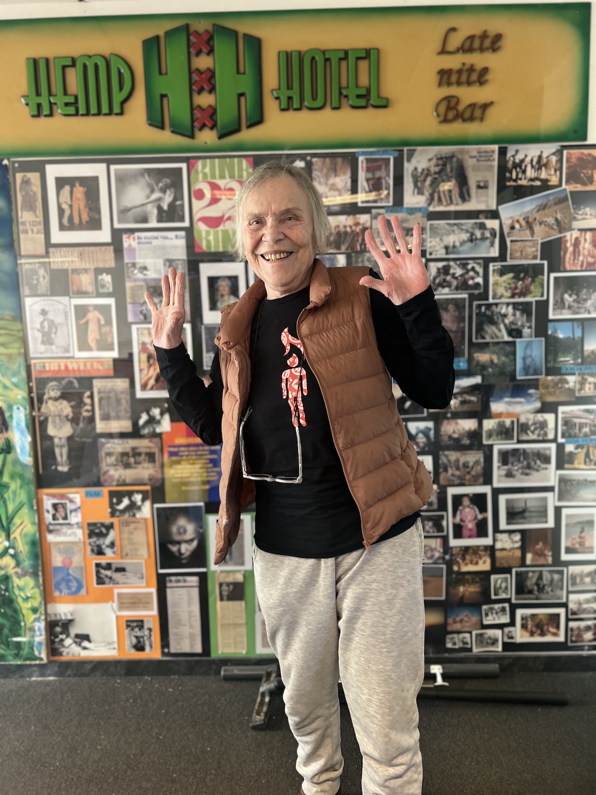 Mila Jansen no Hemp Hotel