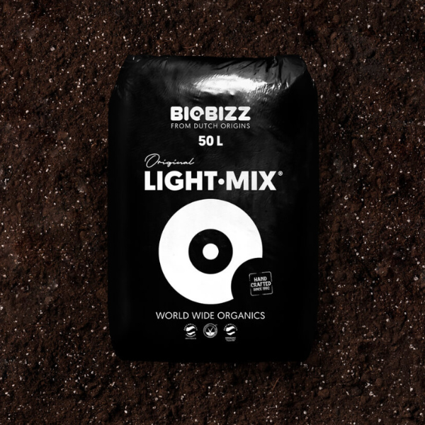 Lot de Bio Bizz Light Mix sur fond sombre